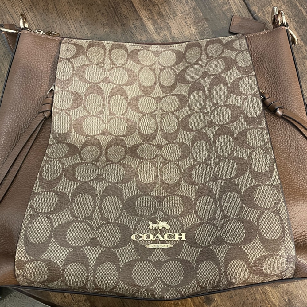Coach bag EUC. Carried about a week.11” height 12” across bottom. Strap 10” drop